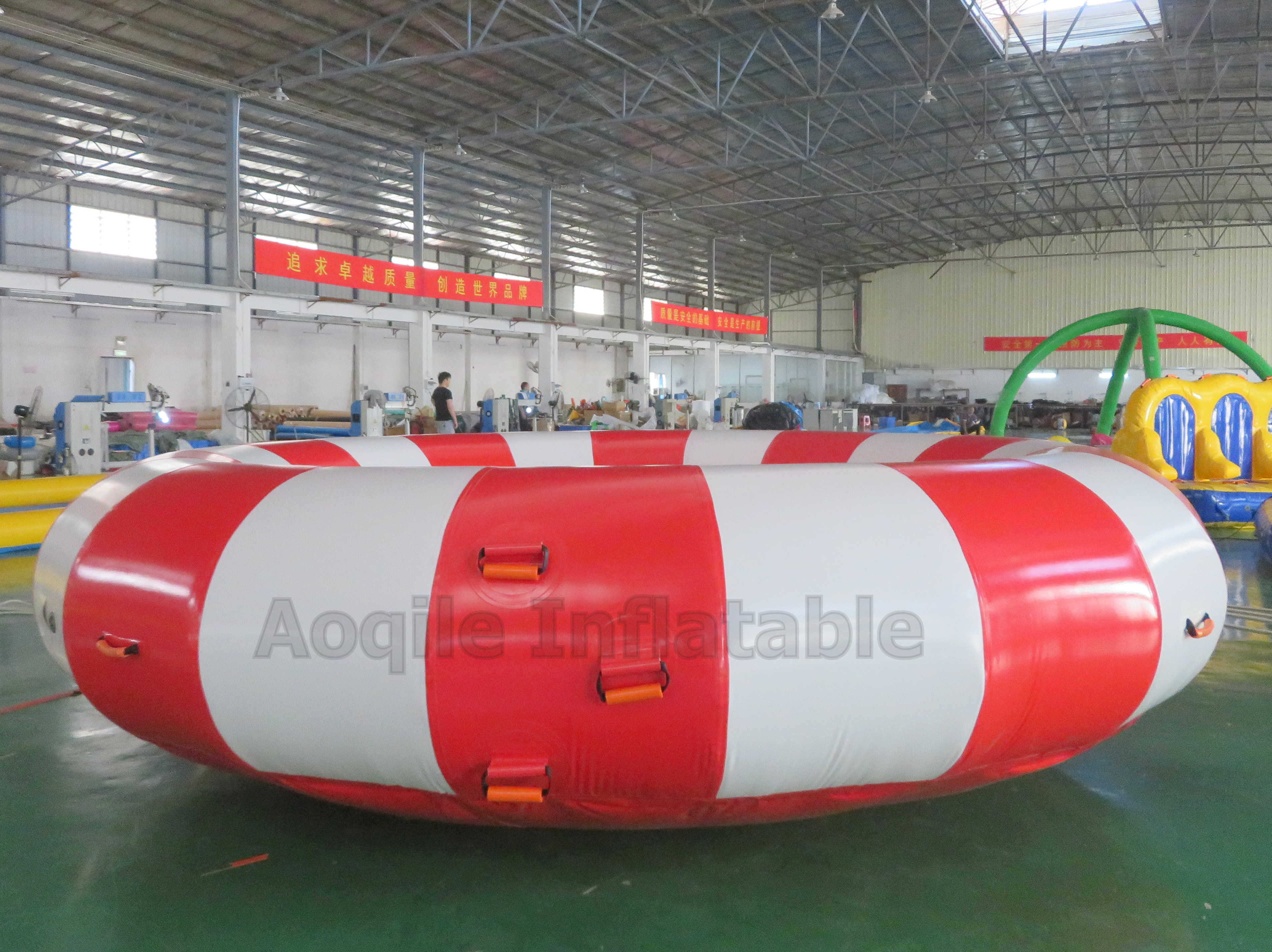 Parque Acuático comercial UFO Aqua Twister, rollo giratorio, 6-8-12 asientos, barco inflable para discoteca a la venta