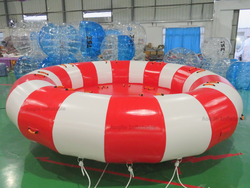 Deportes acuáticos remolcables inflables, juguete inflable del agua del barco de la discoteca, OVNI loco giratorio inflable