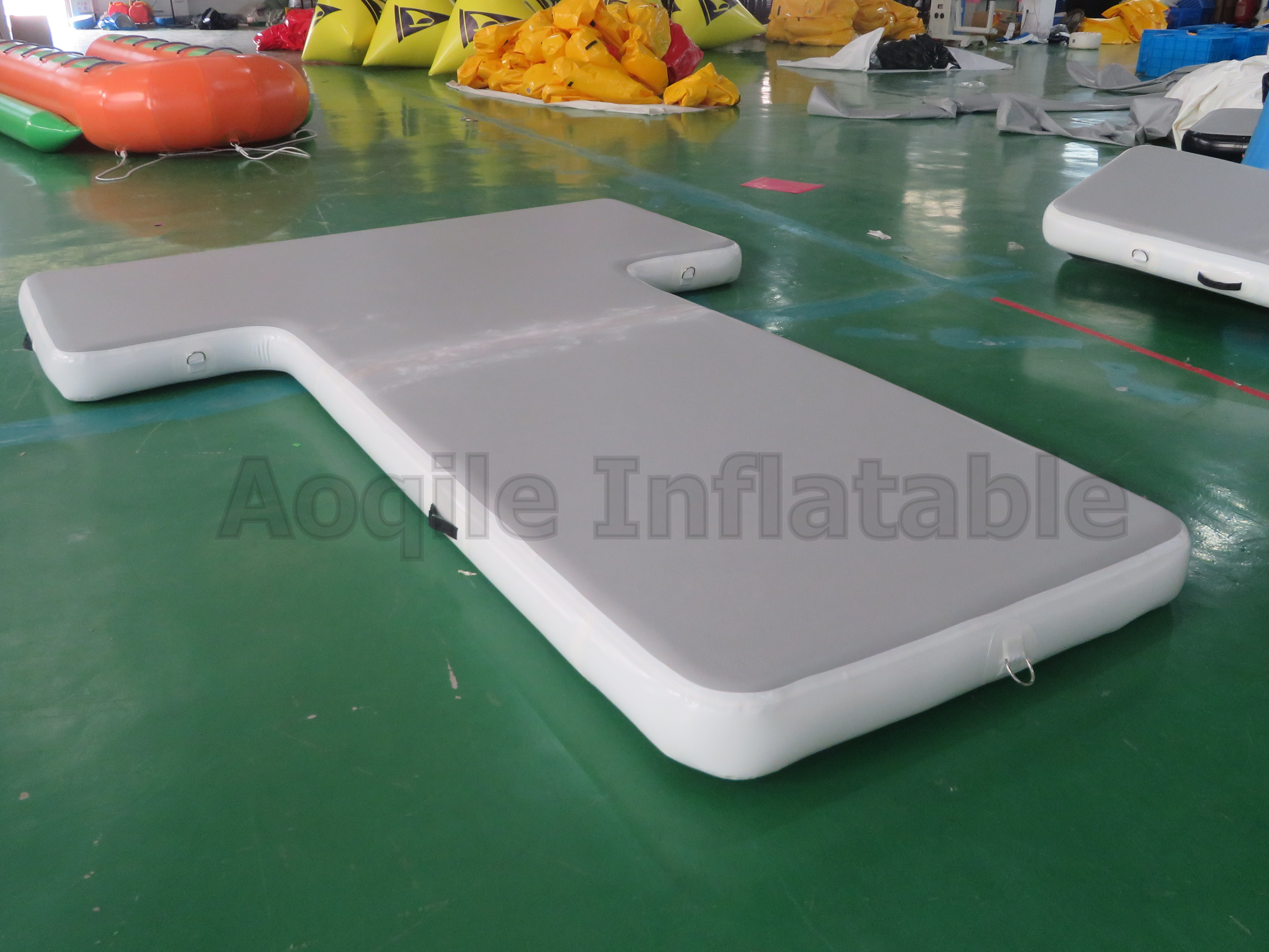 Dique flotante inflable modificado para requisitos particulares de las esteras de la plataforma de pesca del sorbo de la isla flotante del agua en forma de T