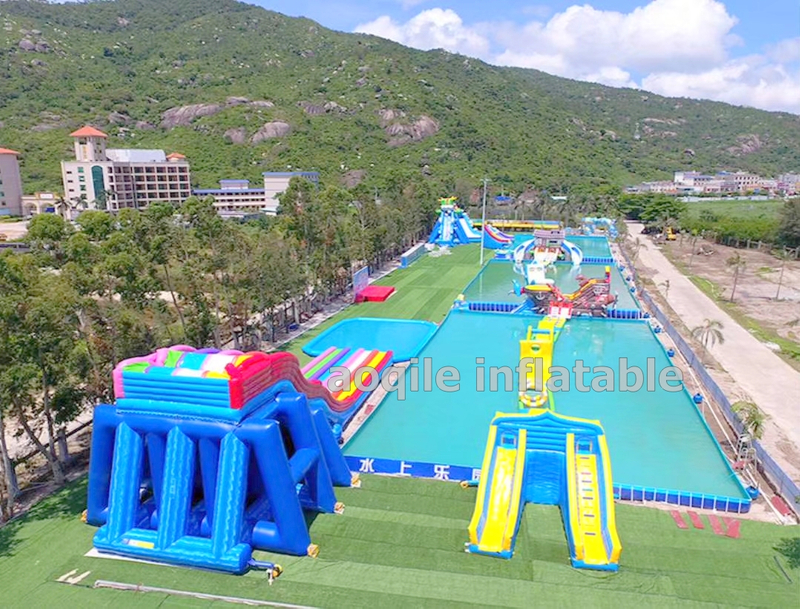 Parque móvil al aire libre inflable comercial grande del agua, equipo inflable del parque del agua subterránea