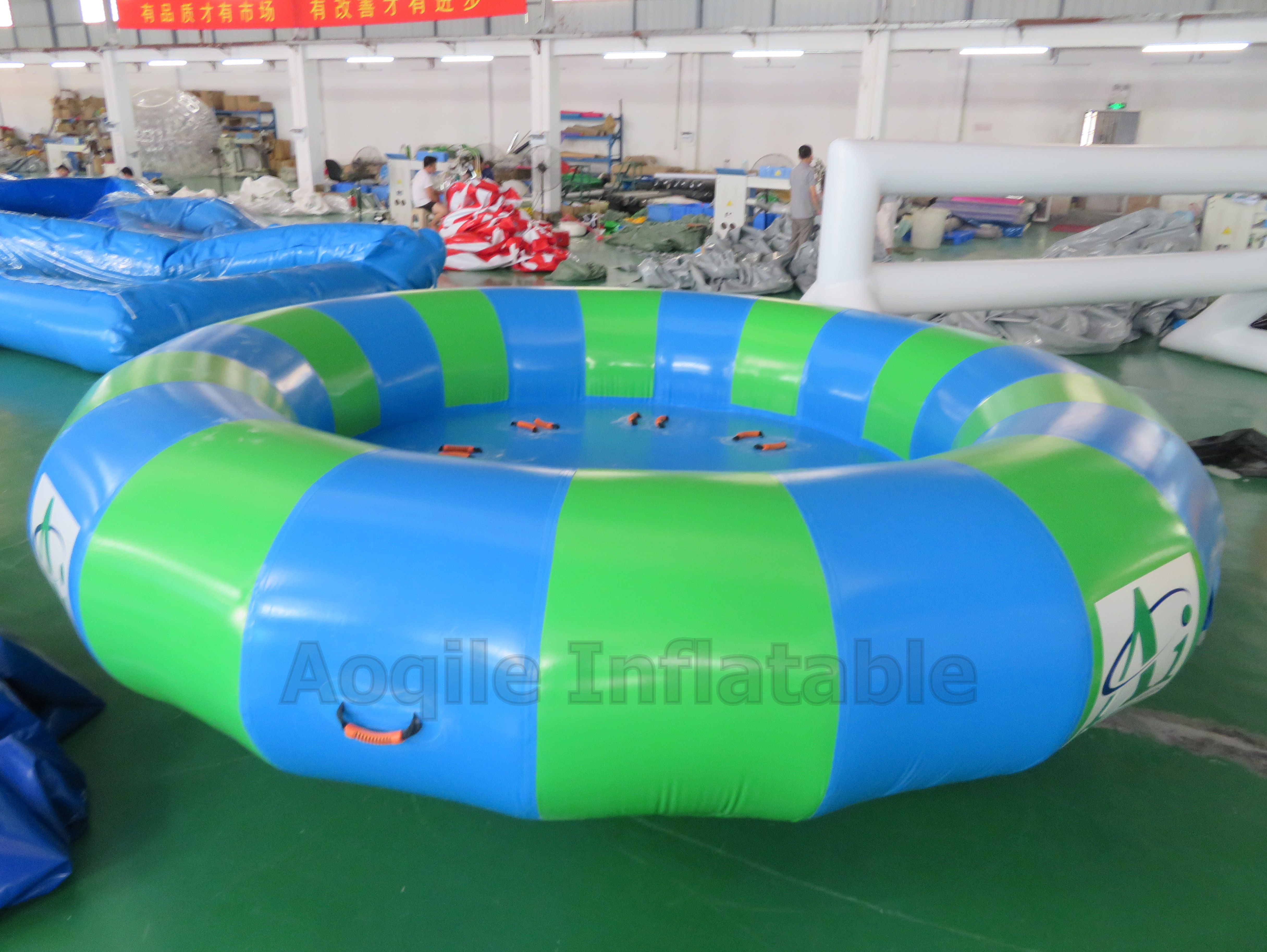 Deportes acuáticos remolcables inflables, juguete inflable del agua del barco de la discoteca, OVNI loco giratorio inflable