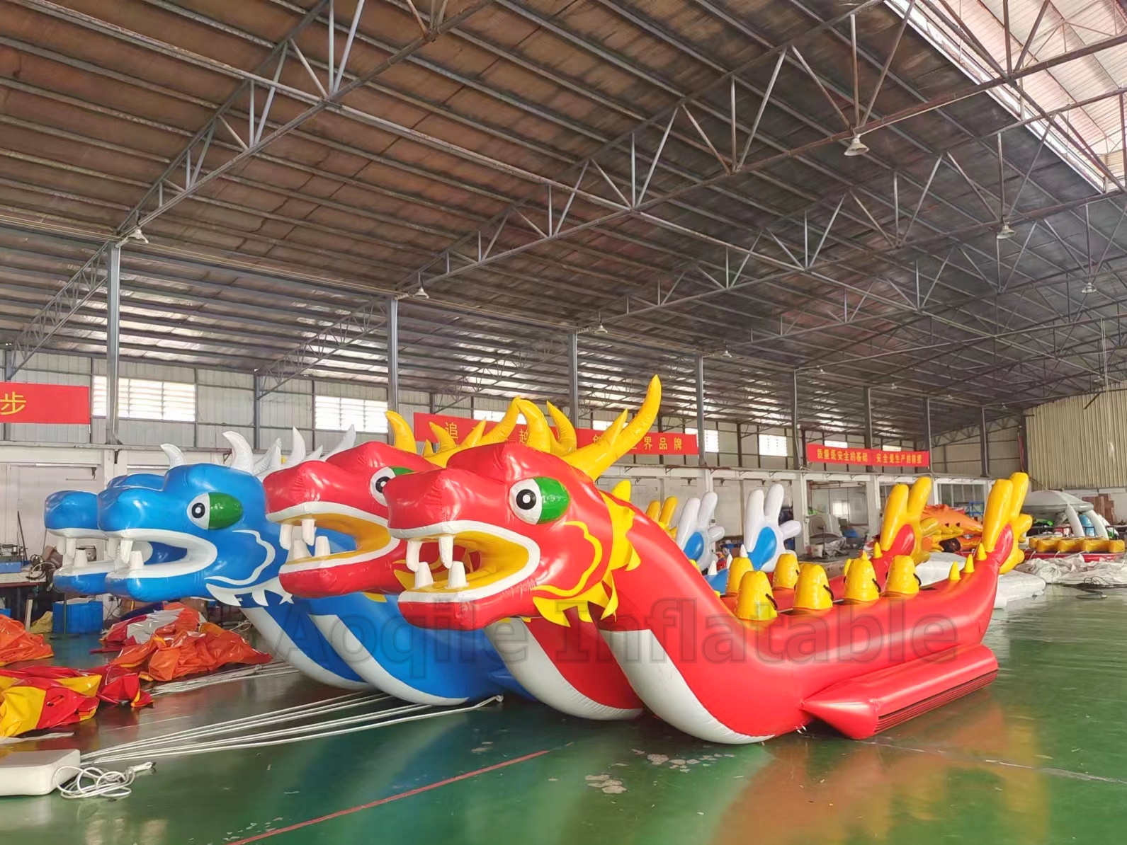 Barco inflable del dragón de los remolcadores de los deportes acuáticos estimulantes del centro turístico