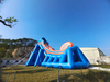 El agua flotante inflable grande de la piscina del parque del trampolín del altavoz loco gira la diapositiva