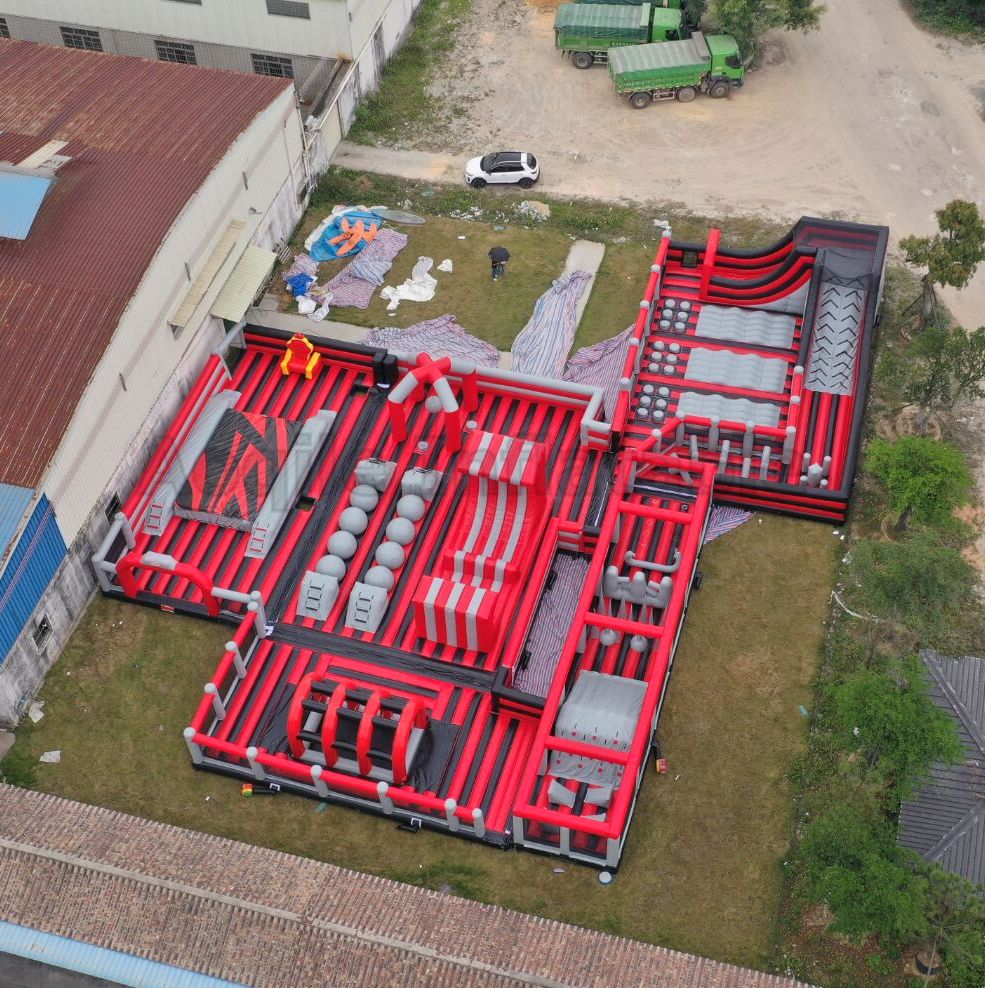 Juegos inflables del parque temático del parque grande del trampolín de la casa de encargo de la despedida con el lado, carrera de obstáculos