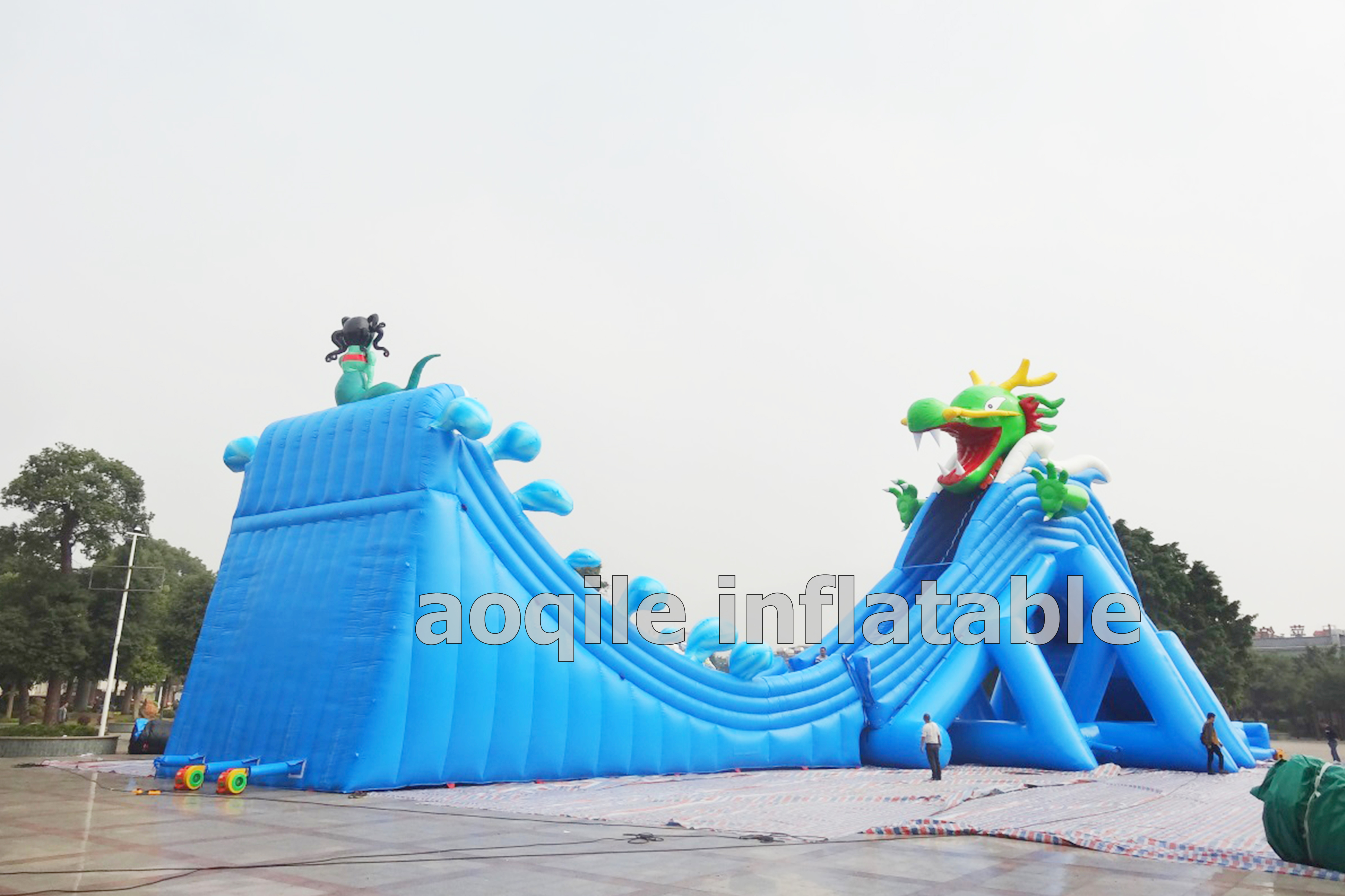 Parque acuático inflable de tierra del mundo del océano del equipo del parque acuático en tierra