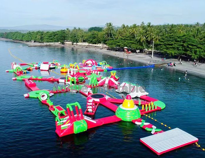 Agua flotante inflable comercial del parque inflable de la isla flotante del agua con el castillo de la diapositiva