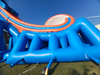 El agua flotante inflable grande de la piscina del parque del trampolín del altavoz loco gira la diapositiva