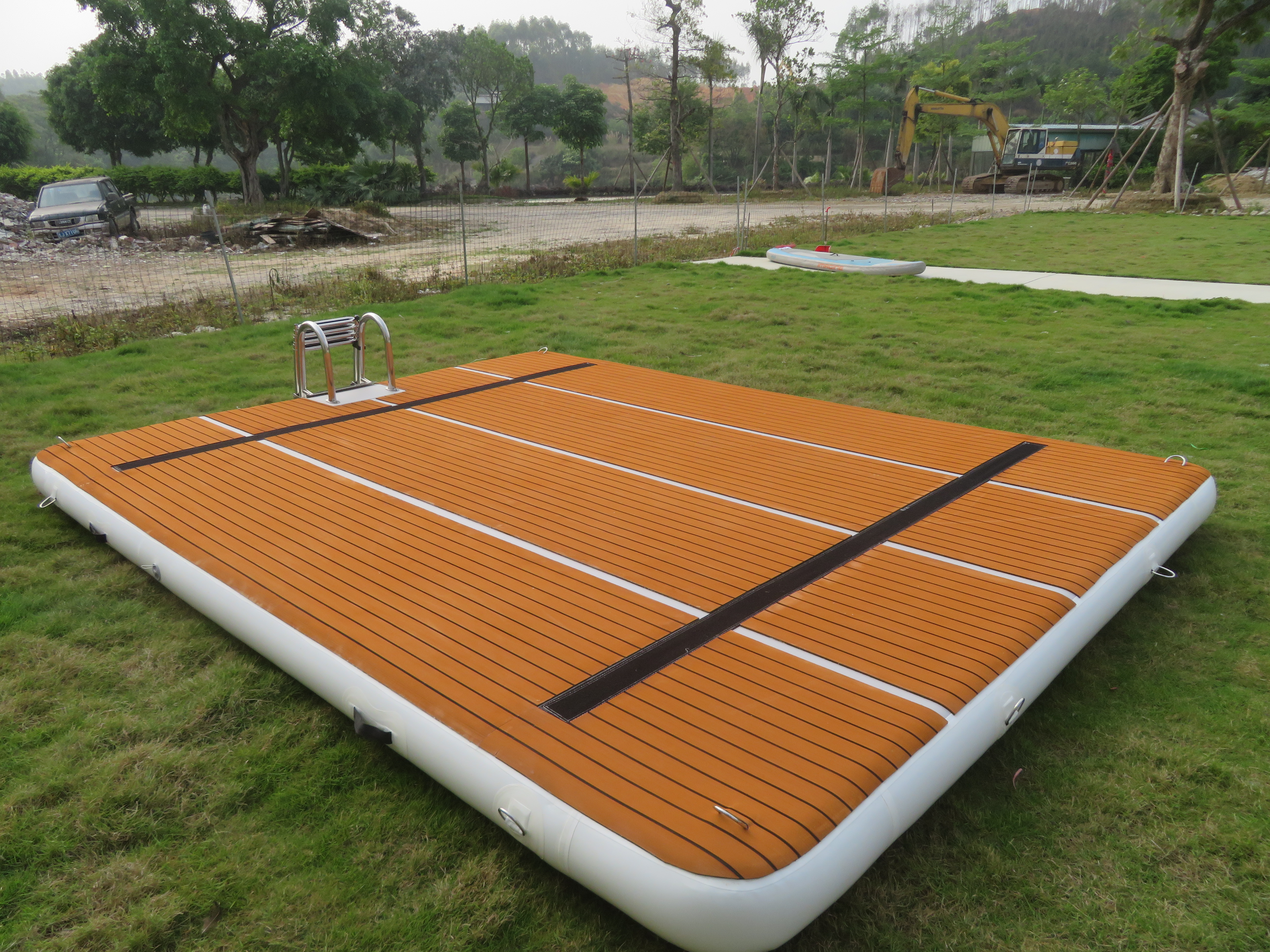 Plataforma flotante inflable de agua de verano, estera de muelle de teca para lancha motora, isla de agua para natación