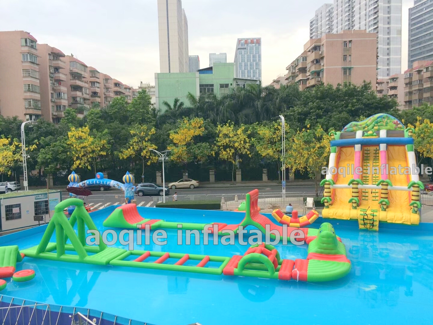 Parque móvil al aire libre inflable comercial grande del agua, equipo inflable del parque del agua subterránea