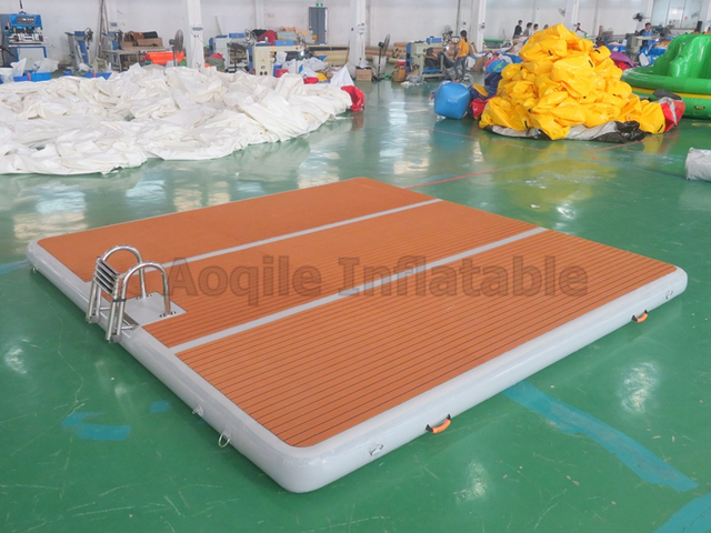 Muelle acuático inflable