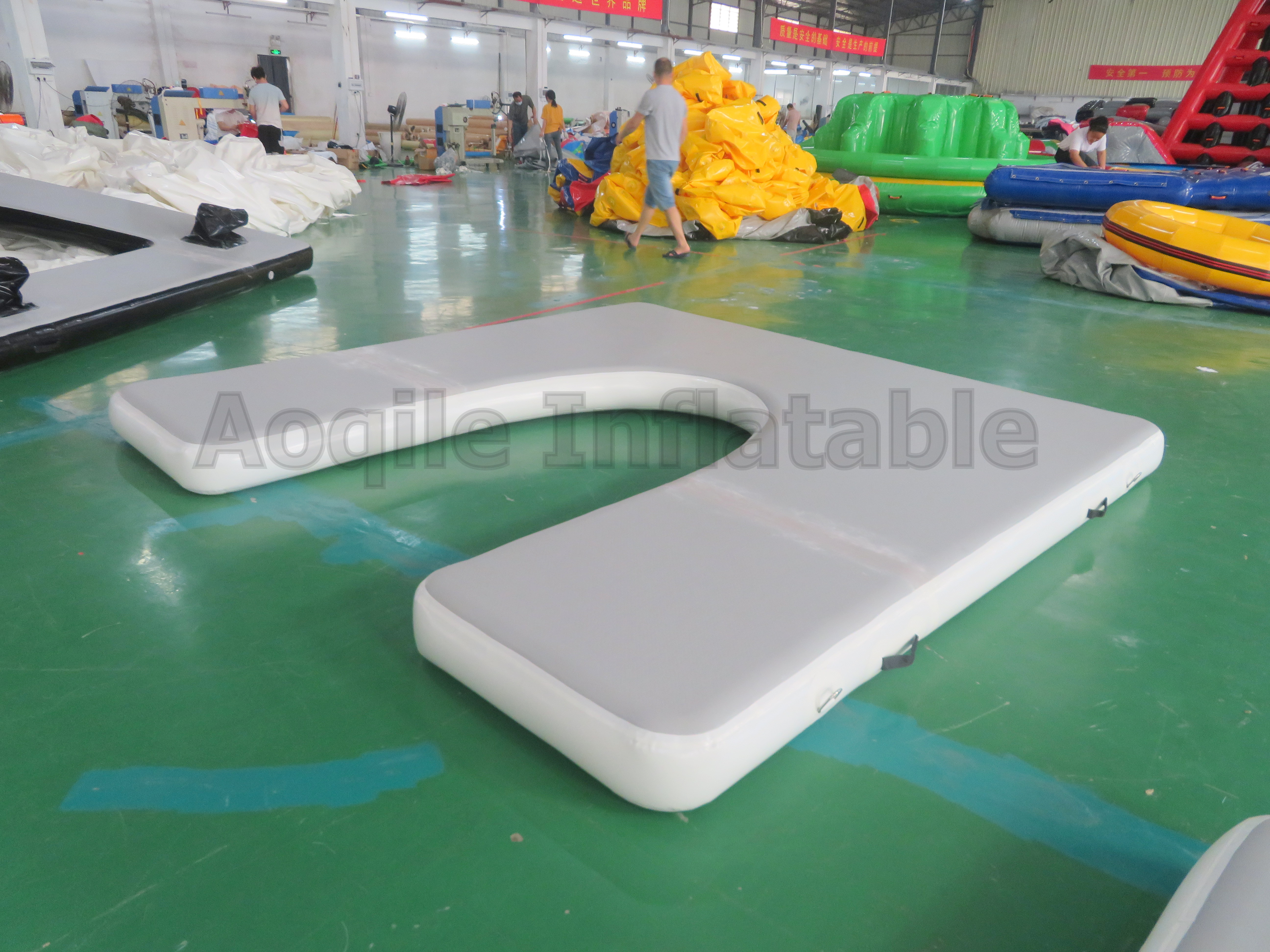 Plataforma flotante de agua en forma de U inflable, tablero de pesca para yate inflable al aire libre, venta al por mayor