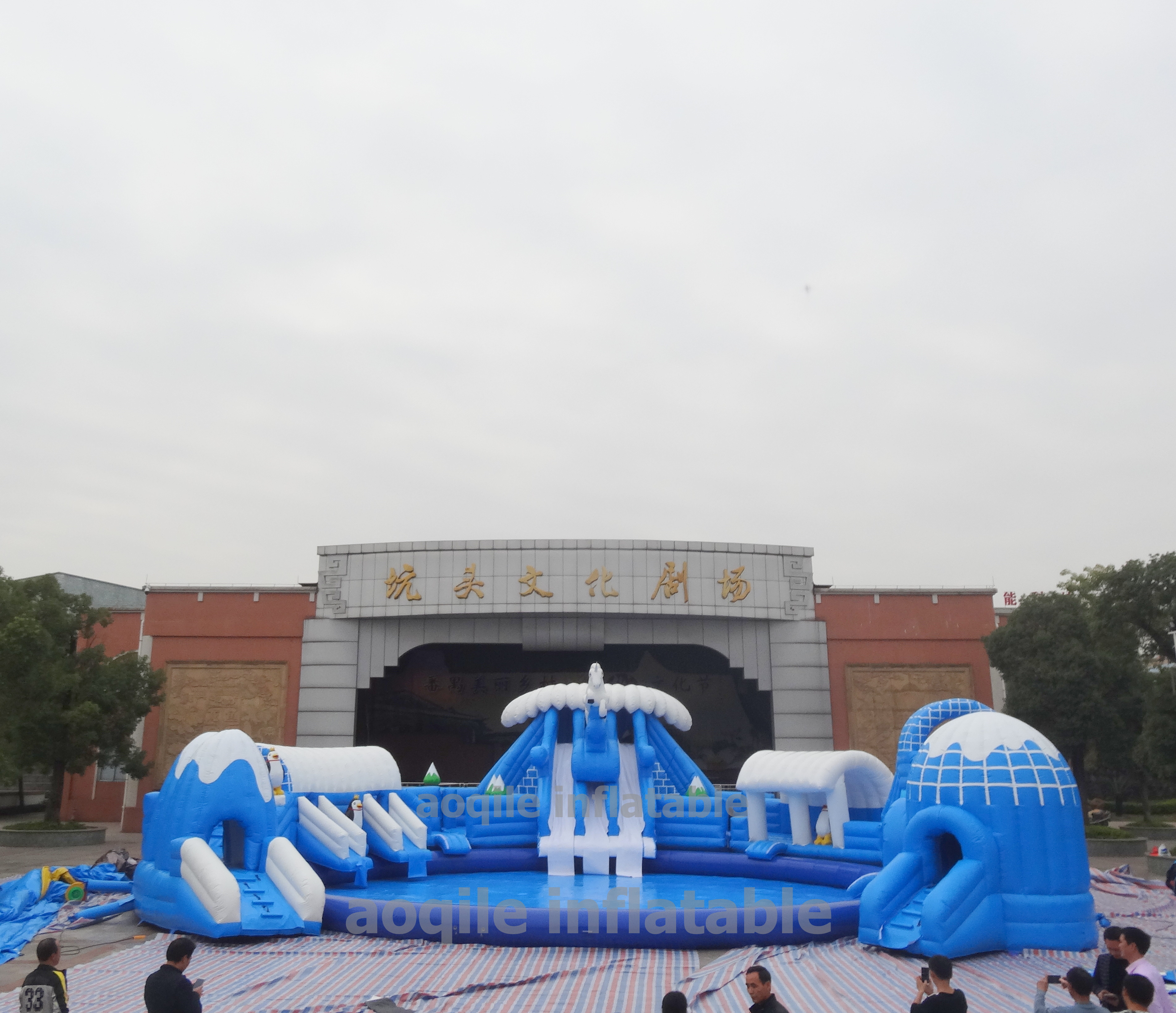 Parque acuático inflable Snow N Ice World, juegos de parque de atracciones inflables, parques temáticos acuáticos inflables en tierra con gran piscina inflable