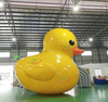 Pato de goma amarillo de dibujos animados inflable gigante, equipo de juego de entretenimiento, figura de dibujos animados de pato amarillo fijo con agua para promoción