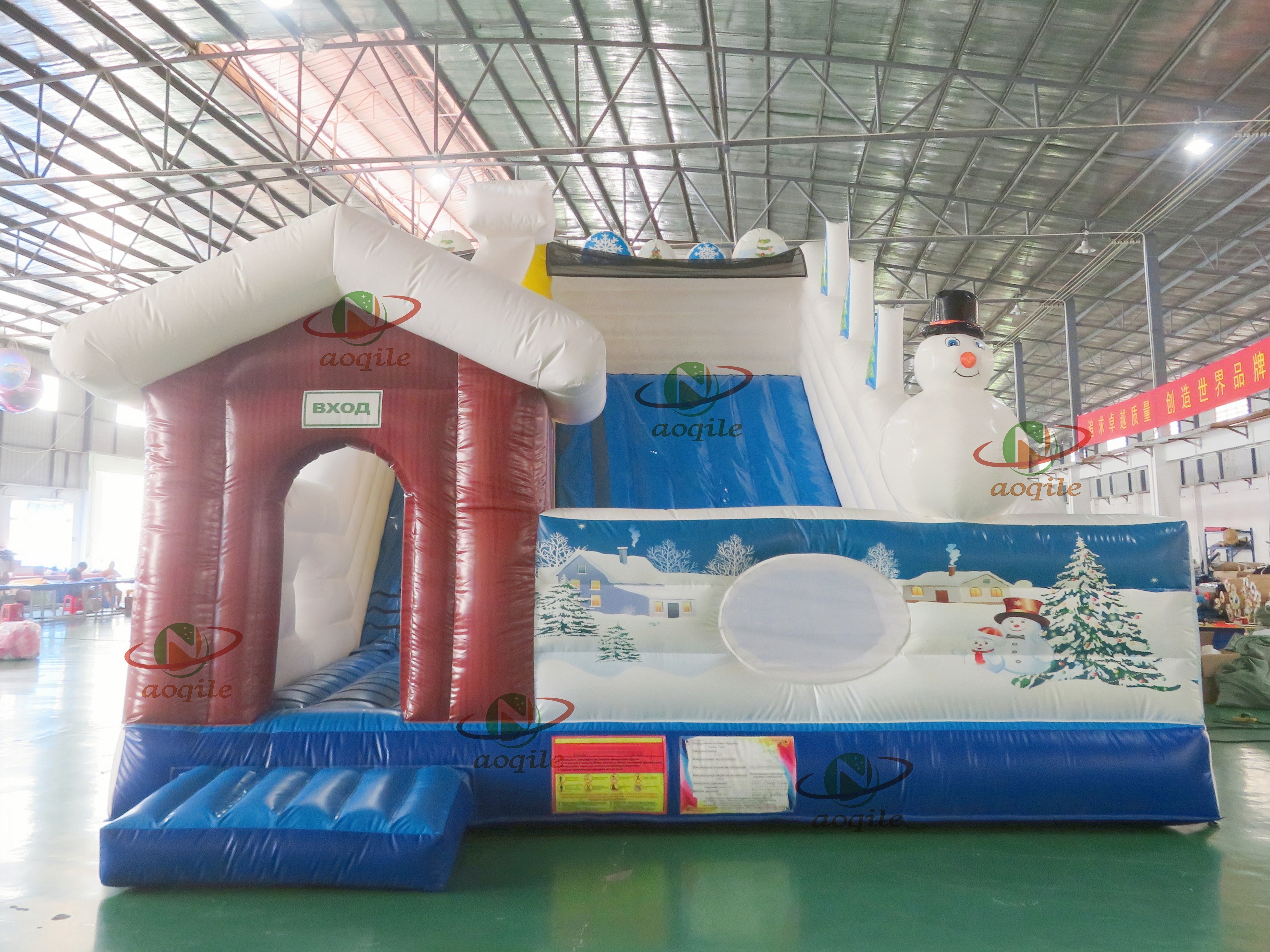 AOQILE2025 Modelo de venta caliente Elemento de invierno Comercial Diapositiva de agua inflable de alta calidad utilizada para eventos