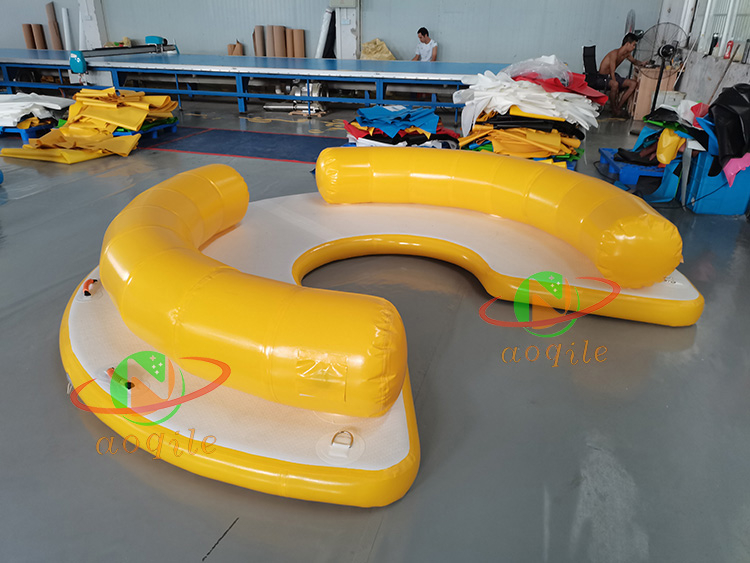 Plataforma flotante de agua inflable personalizada para exteriores, plataforma de isla flotante para fiesta de ocio, salones con respaldo, sofá y barco