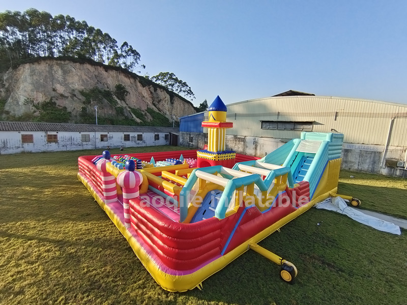 Castillo combinado inflable del trampolín del logotipo personalizado de Aoqile para las celebraciones del carnaval para los eventos