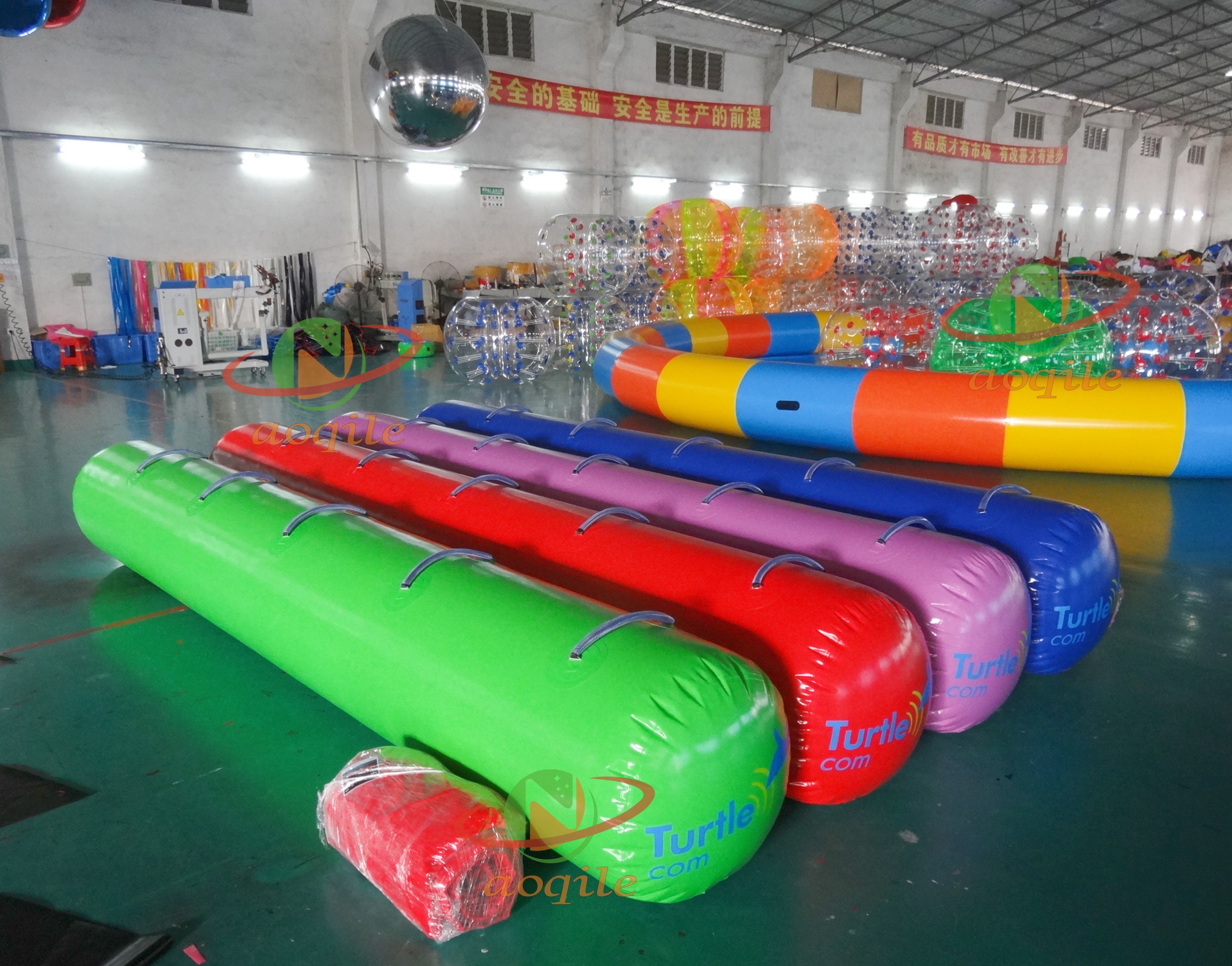 Boya cilíndrica inflable personalizada Aoqile, Color brillante, alta visibilidad para marcadores de competición de deportes acuáticos para eventos