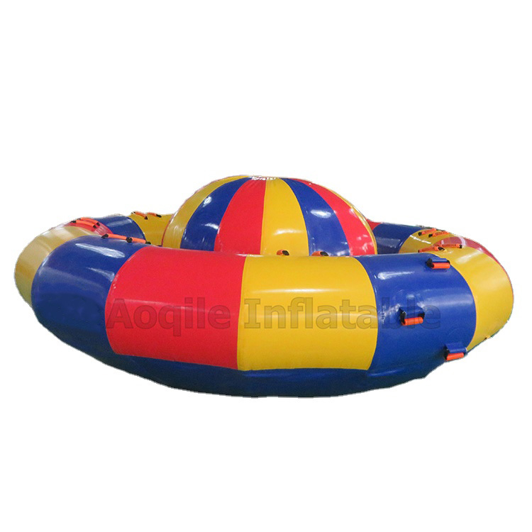 Nuevo diseño Crazy UFO inflable remolcable deportes acuáticos giratorio pez volador inflable disco barco