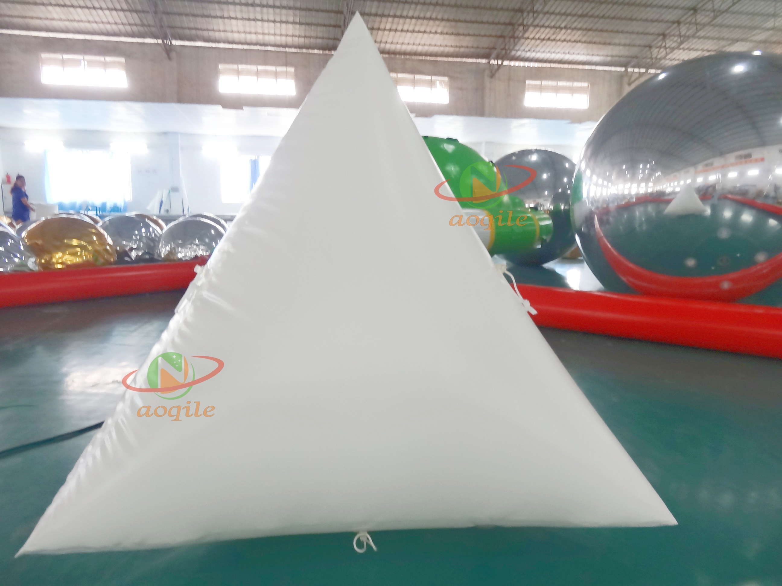 Boya Triangular inflable de alta calidad para deportes acuáticos, boya de natación inflable, marcador flotante