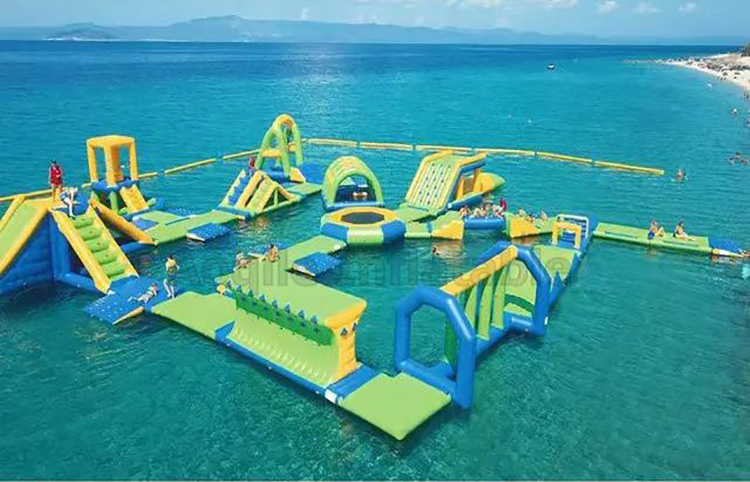 Parque inflable adulto flotante del agua del mar inflable al aire libre de encargo de los deportes del obstáculo del agua