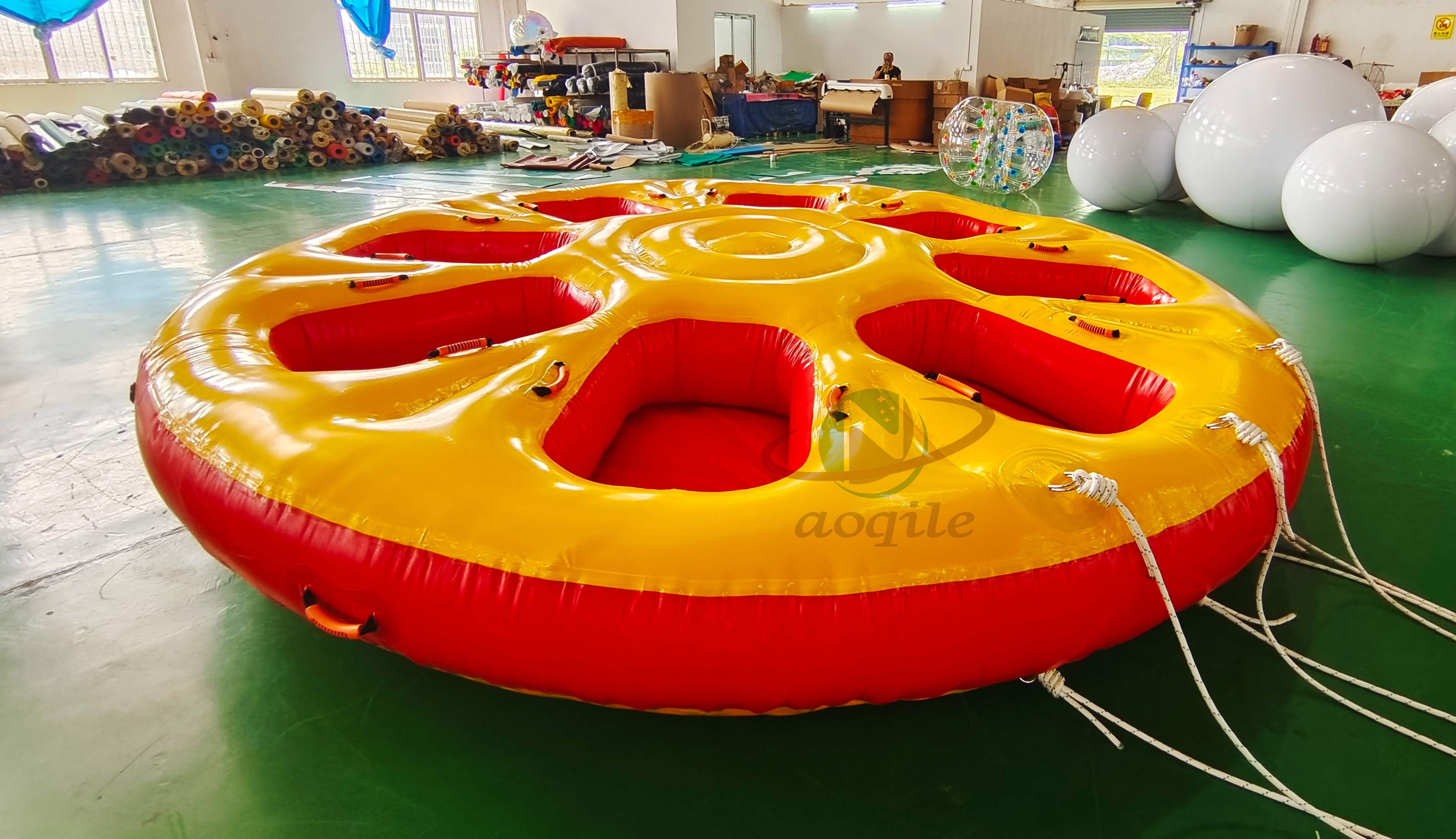 Juegos de deportes acuáticos inflable Aqua flotante remolcable juguetes tubo esquí Donut inflable Disco barco