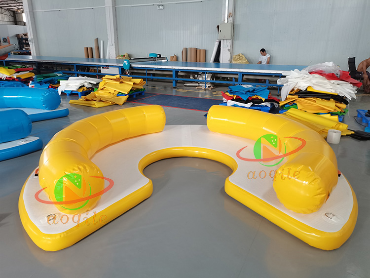 Plataforma flotante de agua inflable personalizada para exteriores, plataforma de isla flotante para fiesta de ocio, salones con respaldo, sofá y barco