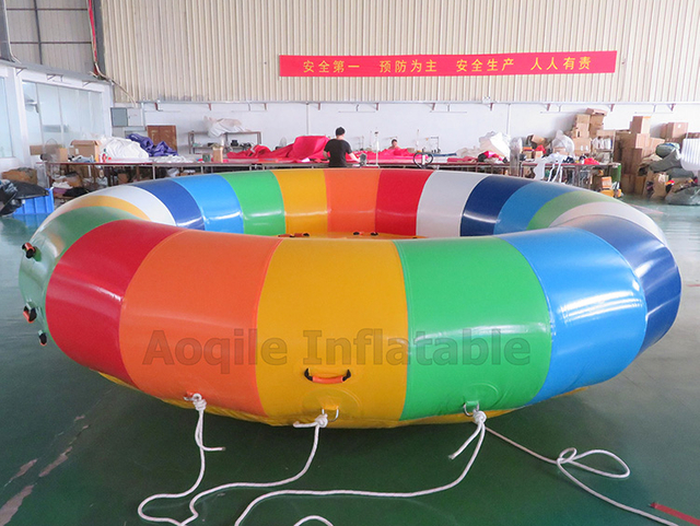 Barco inflable colorido remolcable comercial del disco del agua del donut del balanceo de la venta caliente