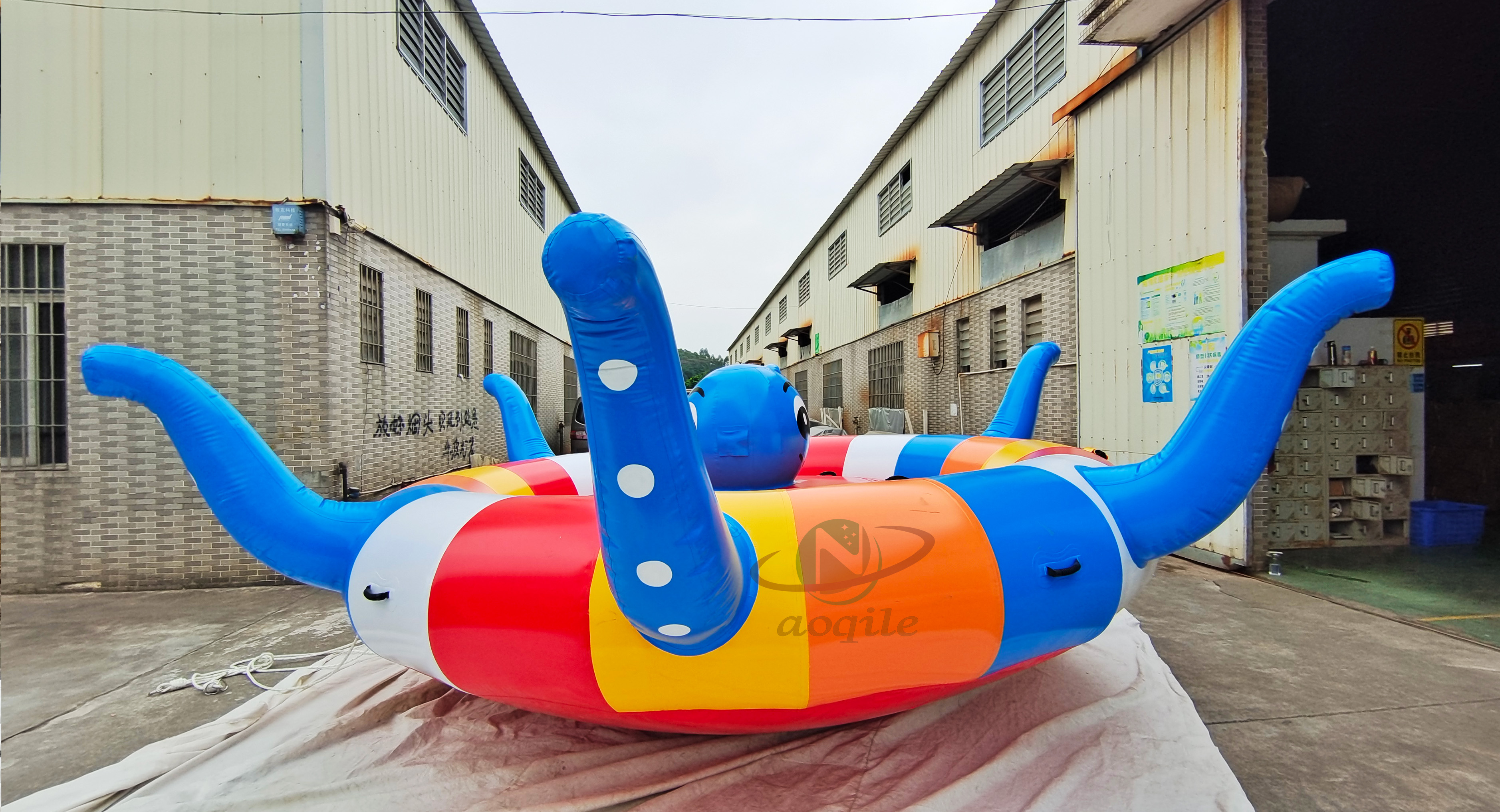 Barco inflable giratorio con forma de pulpo para 6-10 personas, Ufo giratorio, tubo remolcable, para discoteca, a la venta