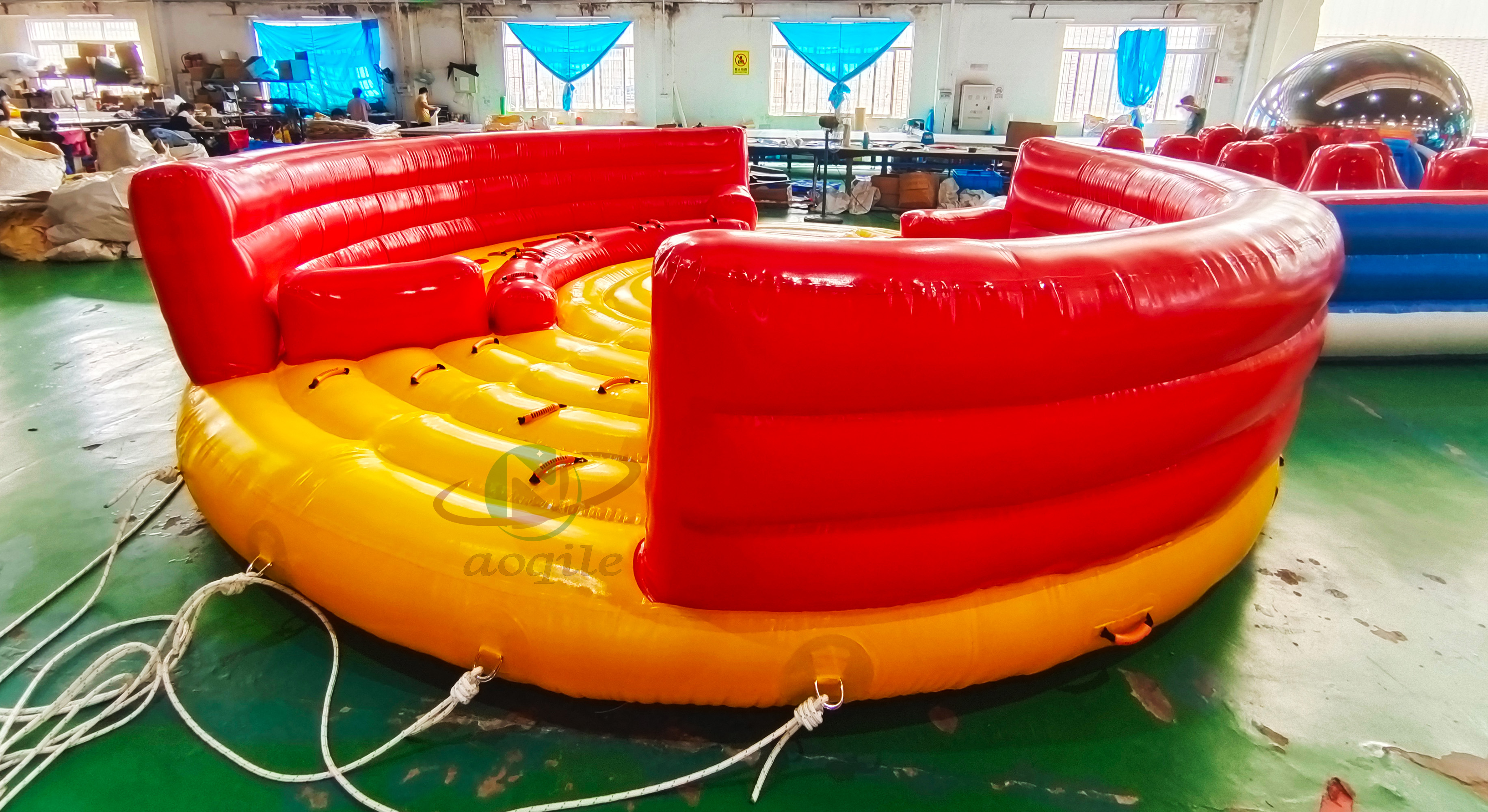 Deporte acuático comercial inflable flotante loco giratorio Ufo tubo remolcable agua sofá de esquí barco