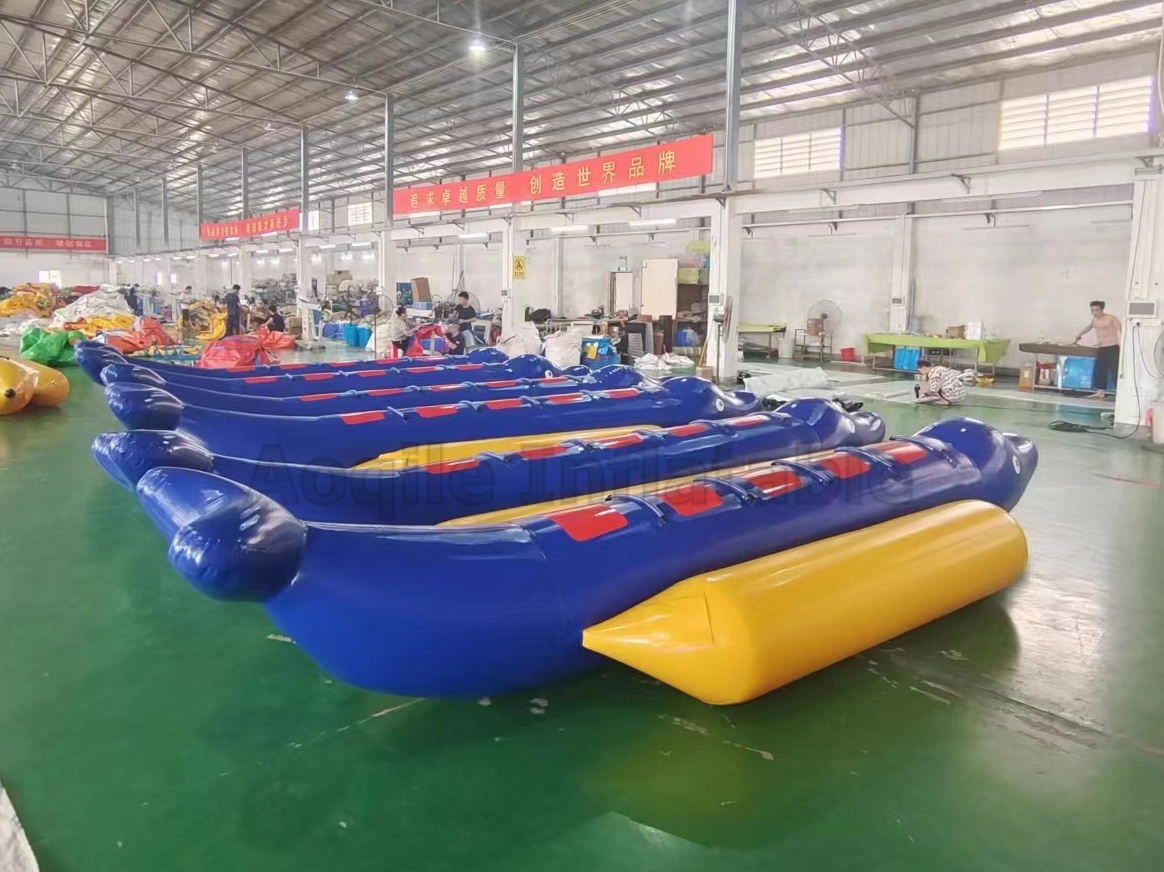 Juego acuático de verano, barco inflable hermético de Pvc con forma de pez volador, barco tipo plátano inflable remolcable