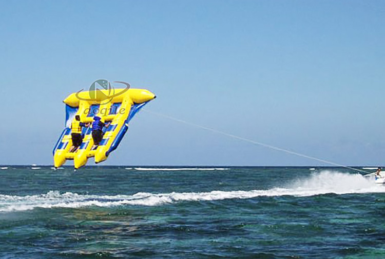 Juguete inflable grande del tubo del tobogán acuático de los deportes del barco del plátano remolcable del pez volador