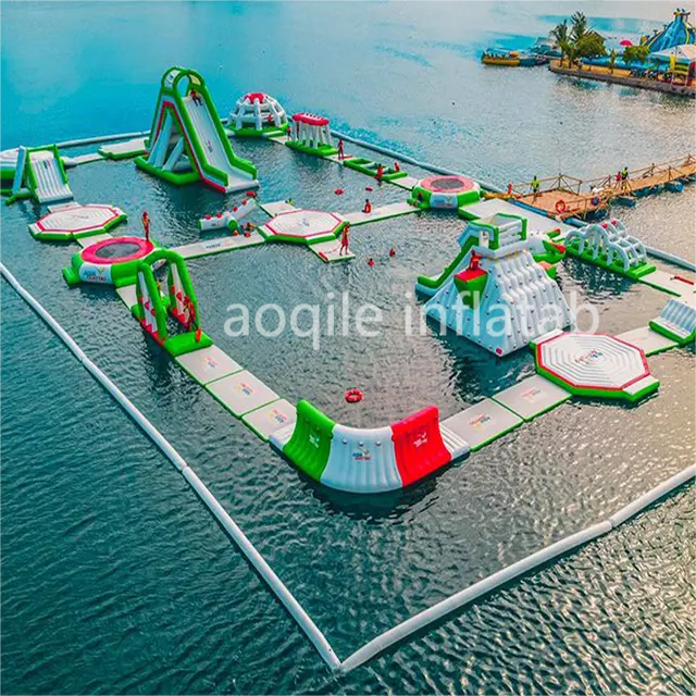 Parque acuático flotante inflable personalizado con plataforma deportiva acuática para adultos y niños