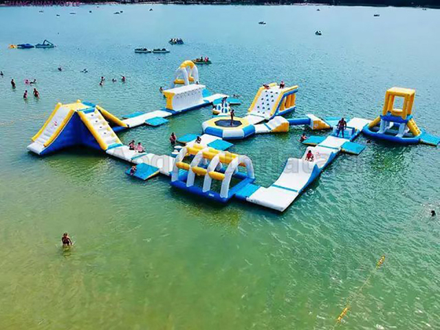 Parque inflable adulto flotante del agua del mar inflable al aire libre de encargo de los deportes del obstáculo del agua