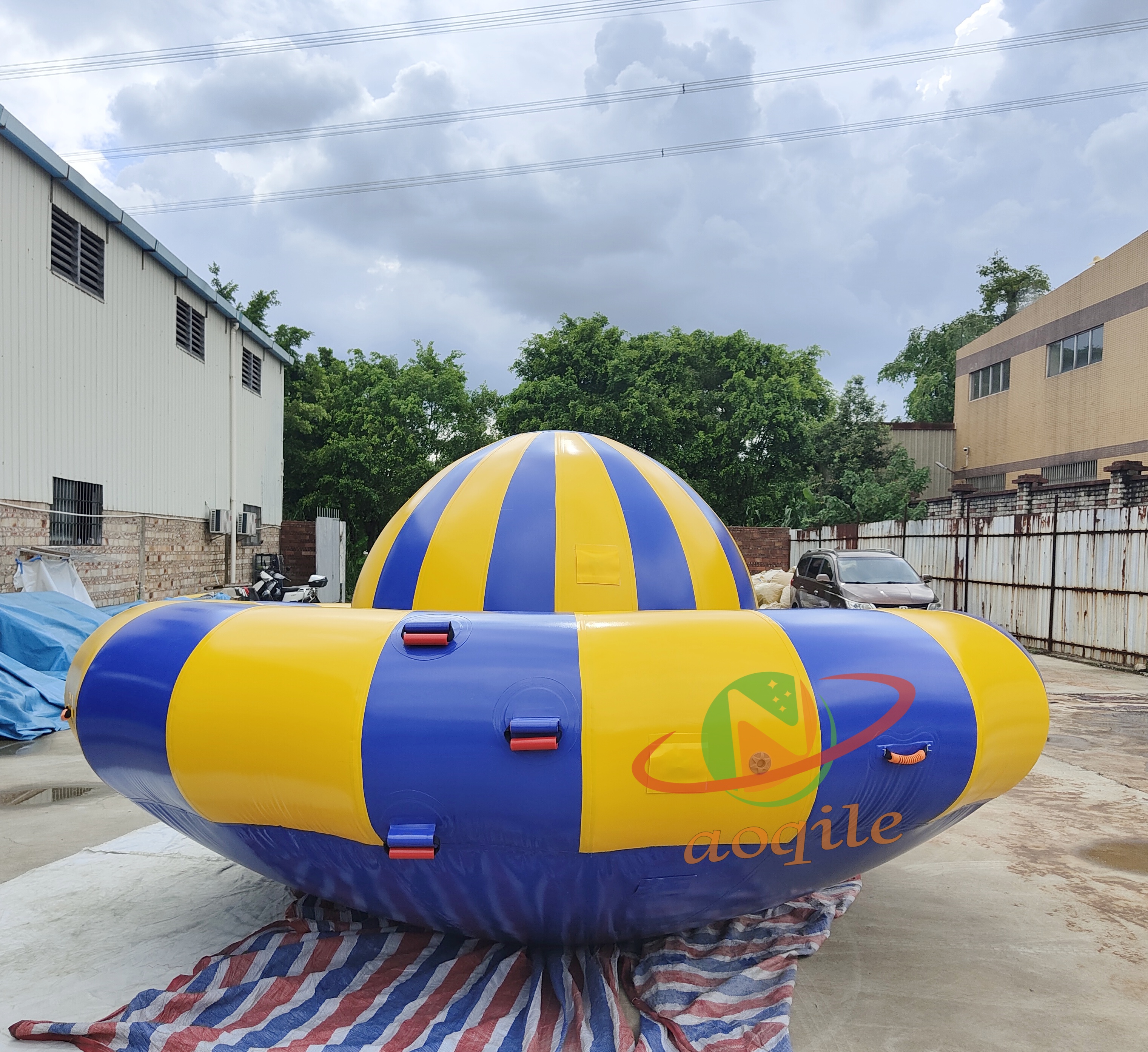 Barco inflable de alta calidad con forma de plátano, pez volador, OVNI inflable, barco de discoteca, equipo de juego acuático