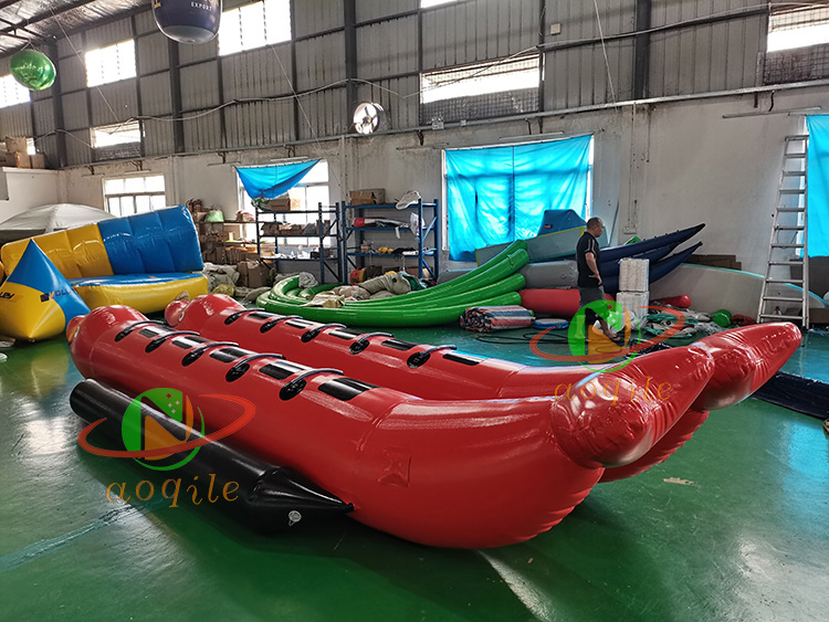 Barco inflable divertido comercial con forma de pez volador, barco tipo plátano inflable de agua de doble tubo remolcable