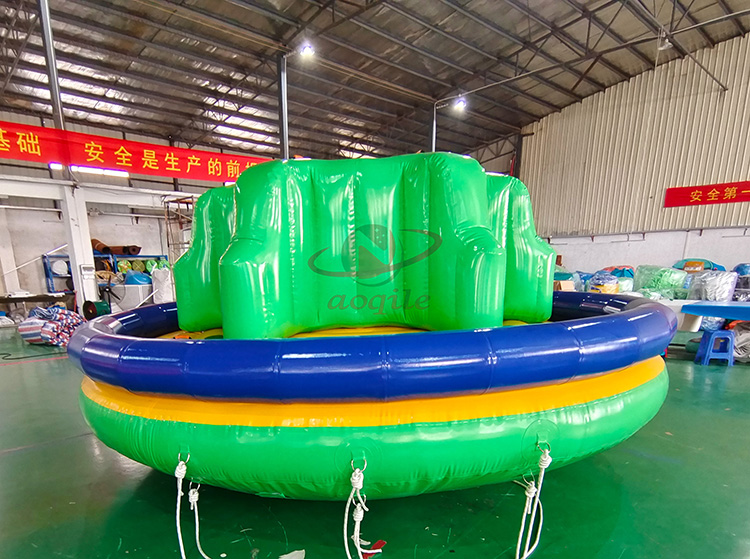 Verano emocionante juego de deportes acuáticos inflable espacio redondo Aqua flotante esquí acuático remolcable Disco barco