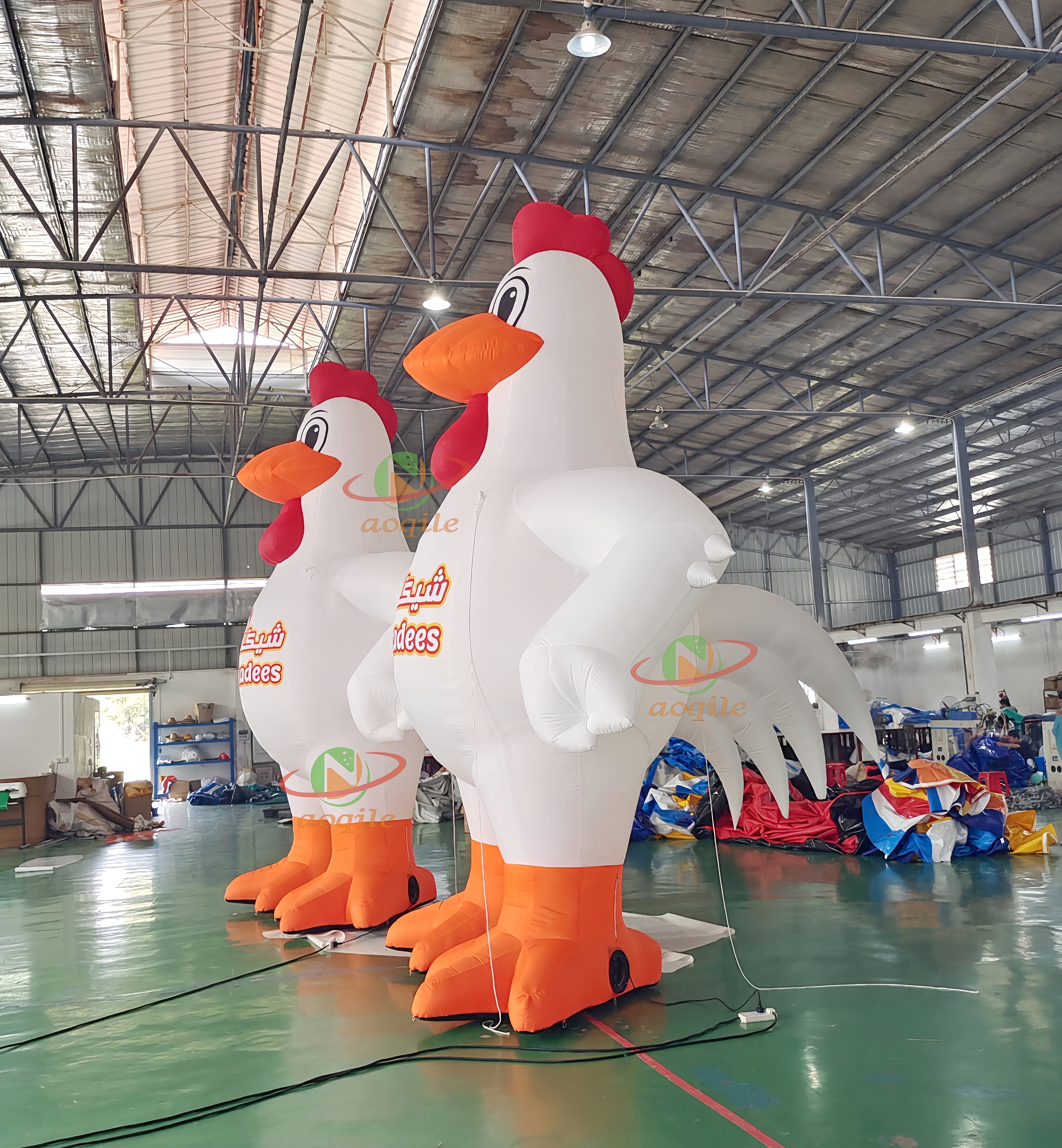 Aoqile 2025 Venta caliente Muñeca en forma de pollo inflable para el evento