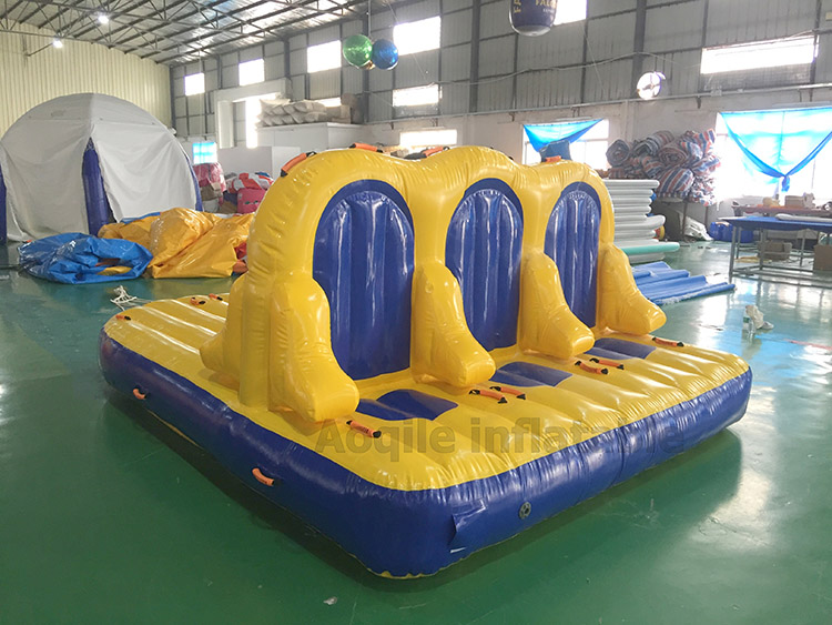 Juegos de deportes acuáticos de verano, barco inflable remolcable con forma de pez volador, barco flotante inflable tipo plátano