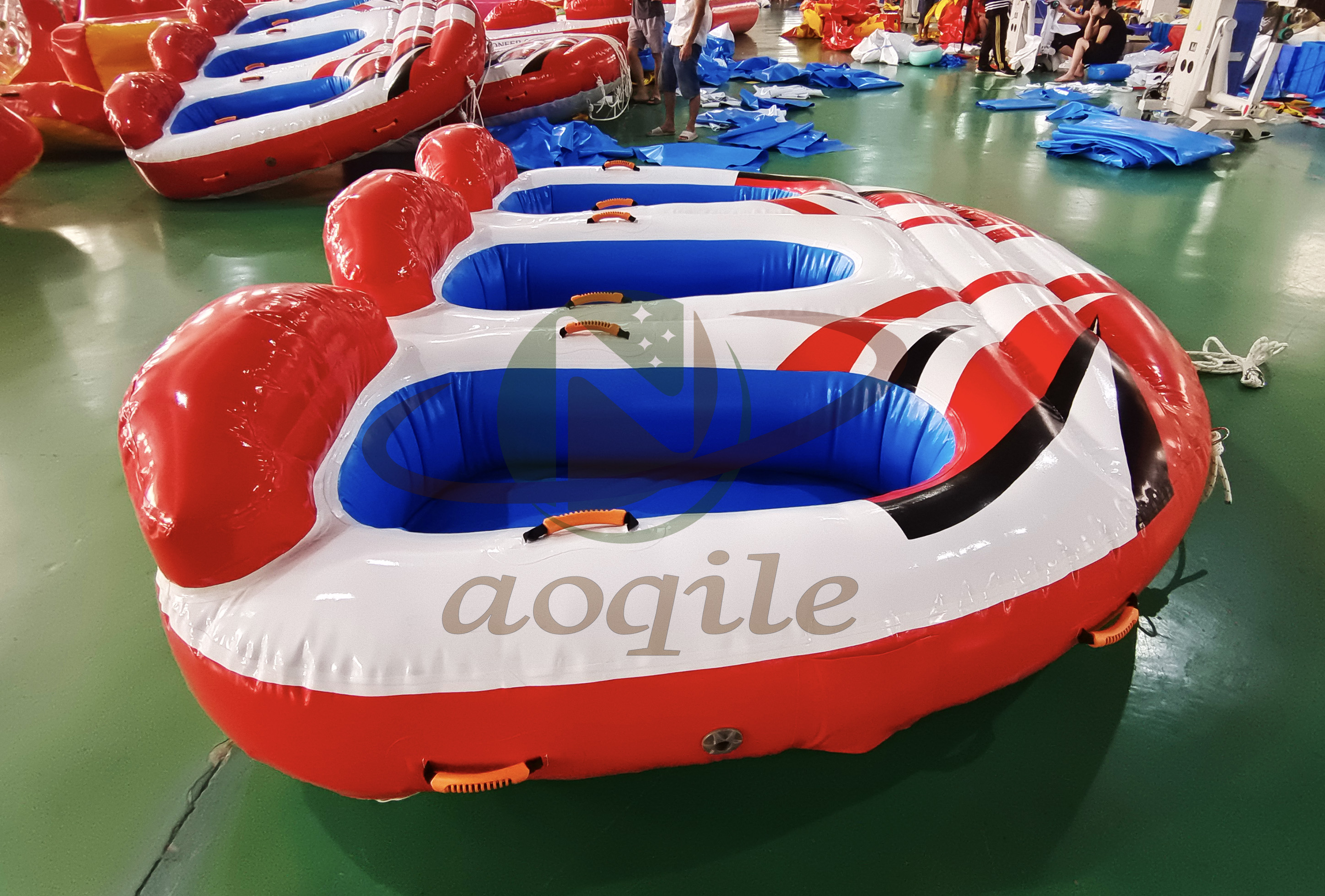 Juegos acuáticos comerciales, sofá flotante inflable para 3 corredores, playa, Bubba, tubo remolcable giratorio loco, sofá de esquí, barco