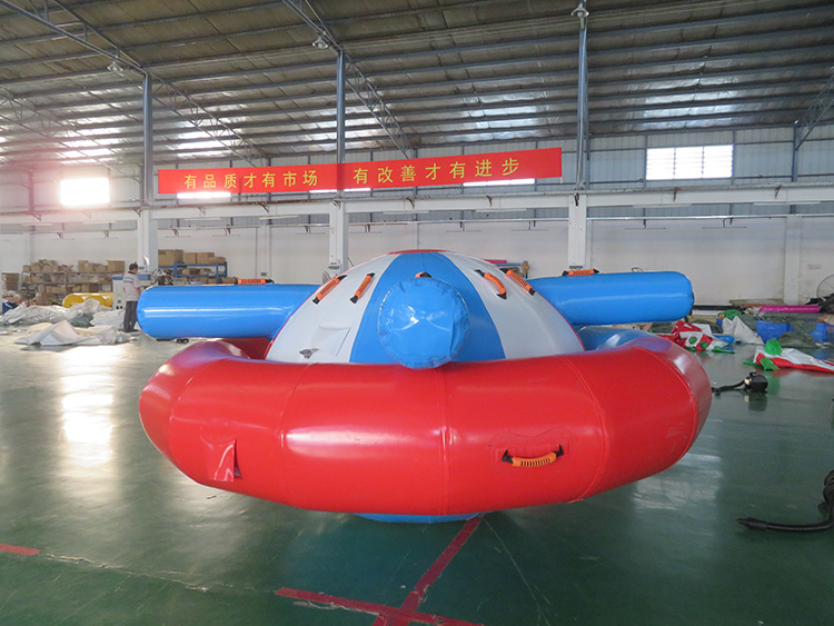 Inflable giratorio Gyro UFO remolcable isla flotante agua inflable Disco barco