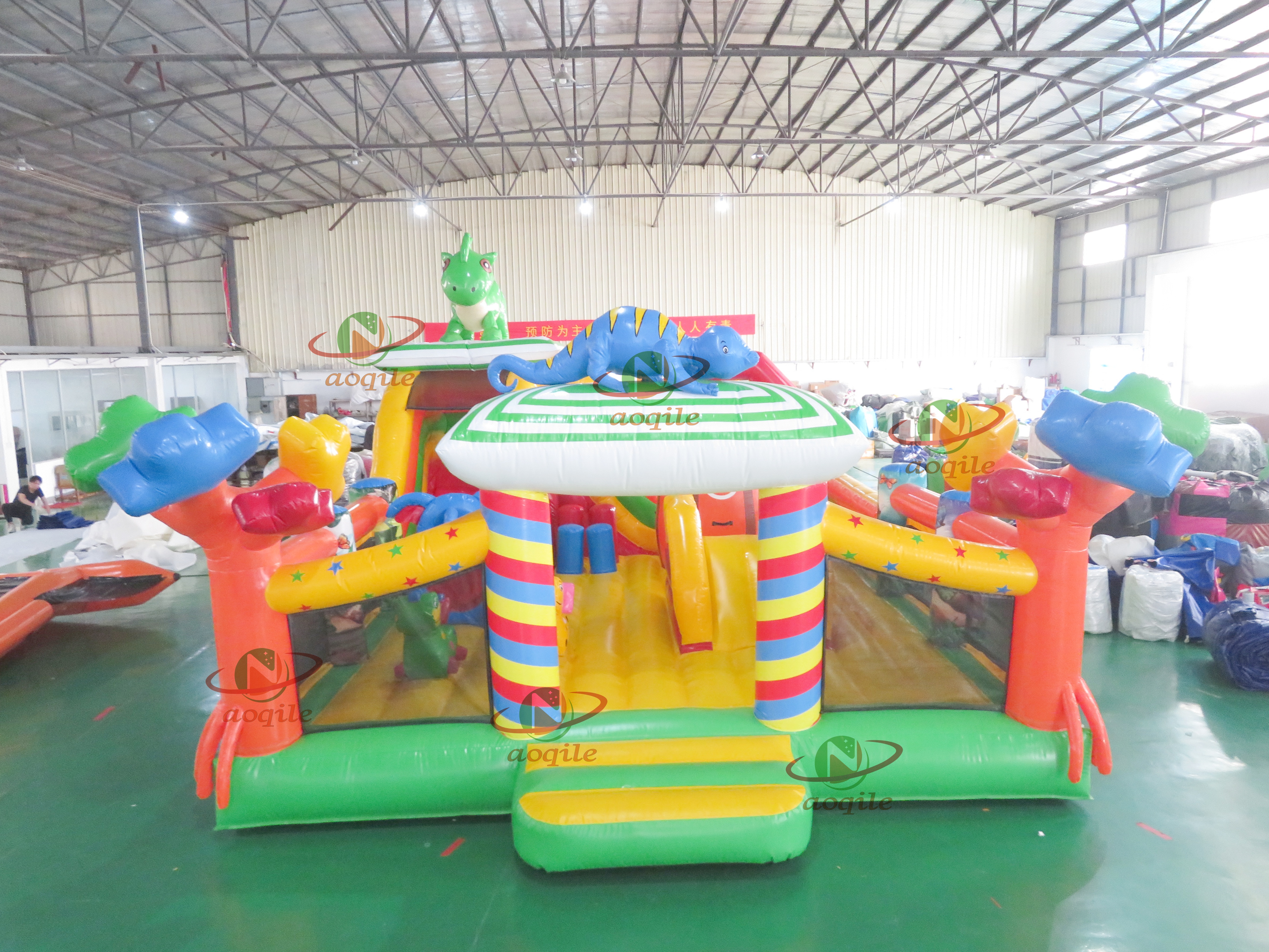 Aoqile Commercial y parques acuáticos interiores al aire libre Trampolín de dinosaurios inflables para eventos
