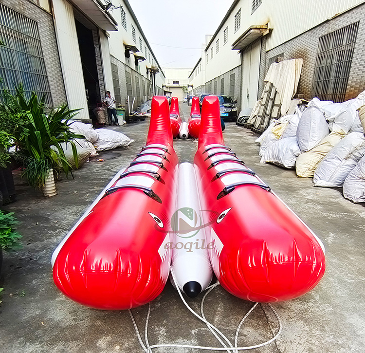 Barco inflable con forma de plátano y pez volador, barco remolcable de agua flotante, nueva forma de misil