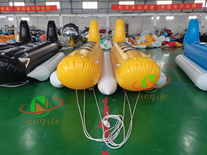 Divertido juego de agua, juguetes flotantes inflables, bote banana inflable amarillo a la venta