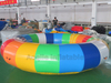 Barco inflable del disco del tubo del esquí del vuelo de los juguetes del agua remolcable de los juegos del mar de los donuts multicolores