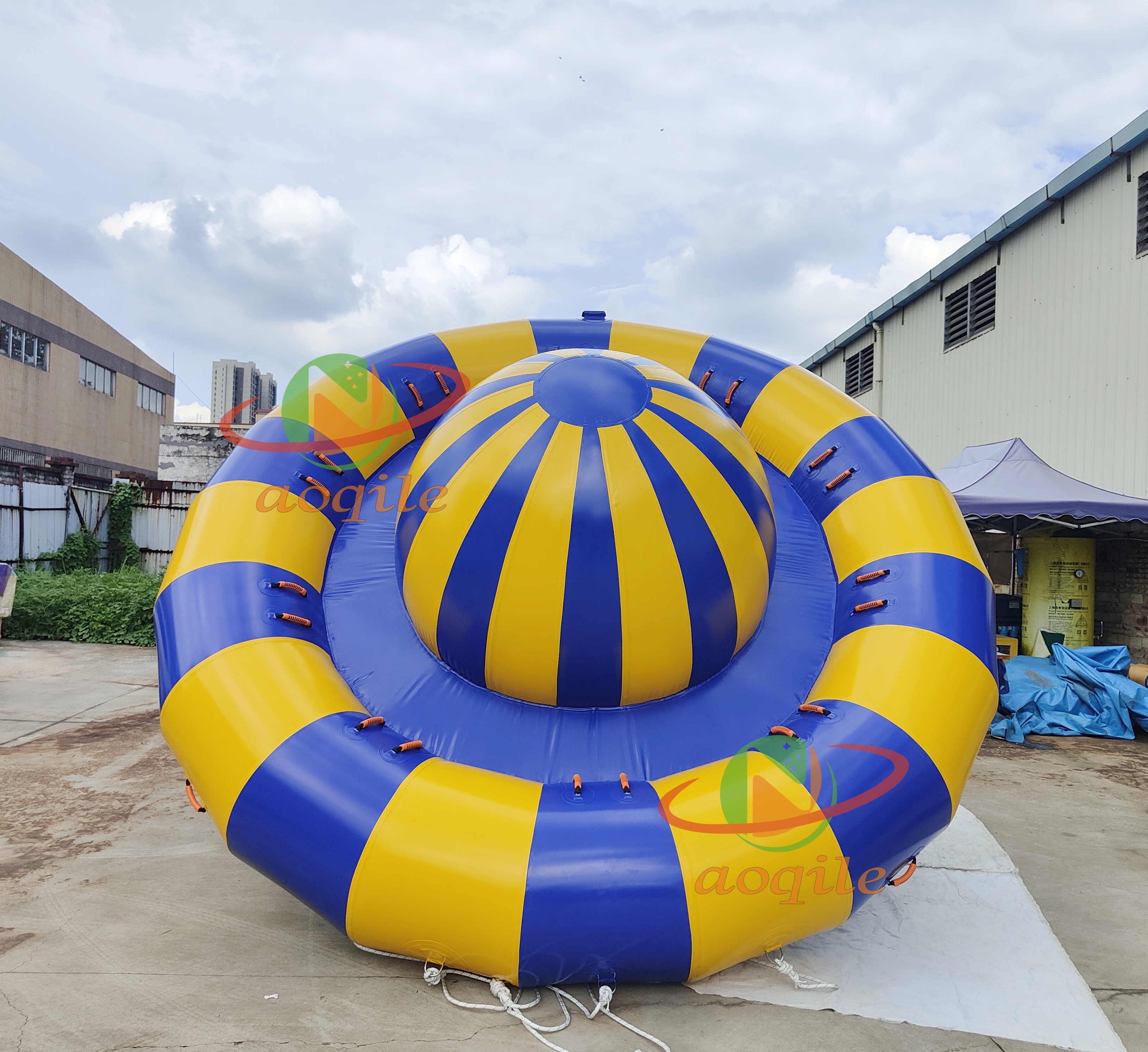 Barco inflable de alta calidad con forma de plátano, pez volador, OVNI inflable, barco de discoteca, equipo de juego acuático