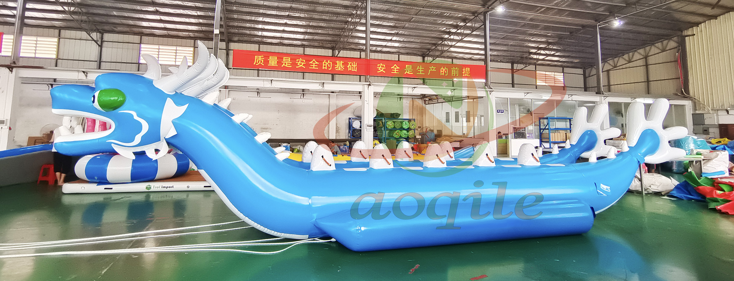 Deportes acuáticos calientes, botes banana de monstruo marino, 10 asientos a 18 asientos, bote remolcable inflable Dragón para uso comercial de alquiler