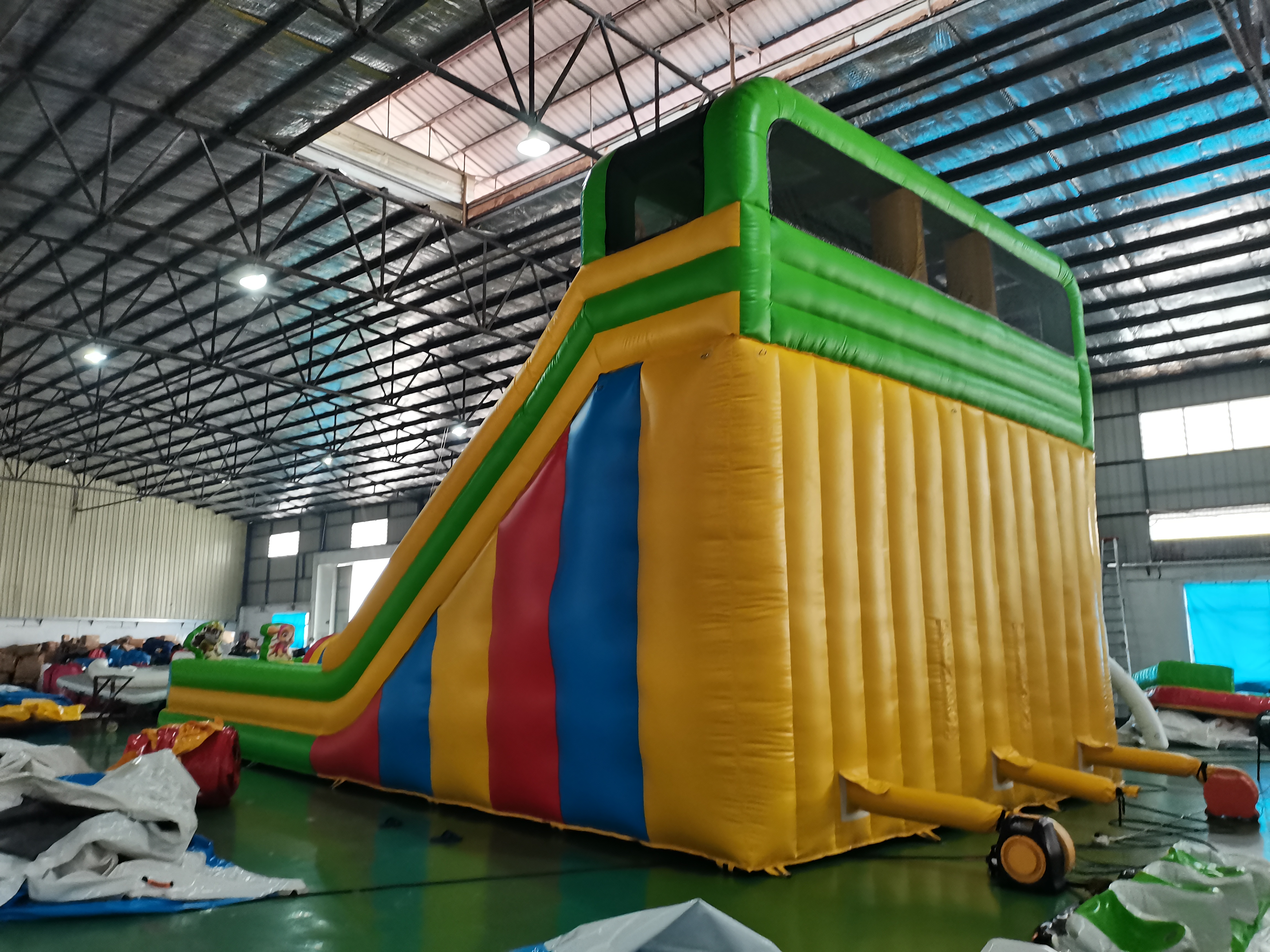 Estilo inflable personalizado de alta calidad del perrito de la combinación de la diapositiva del trampolín del parque del agua