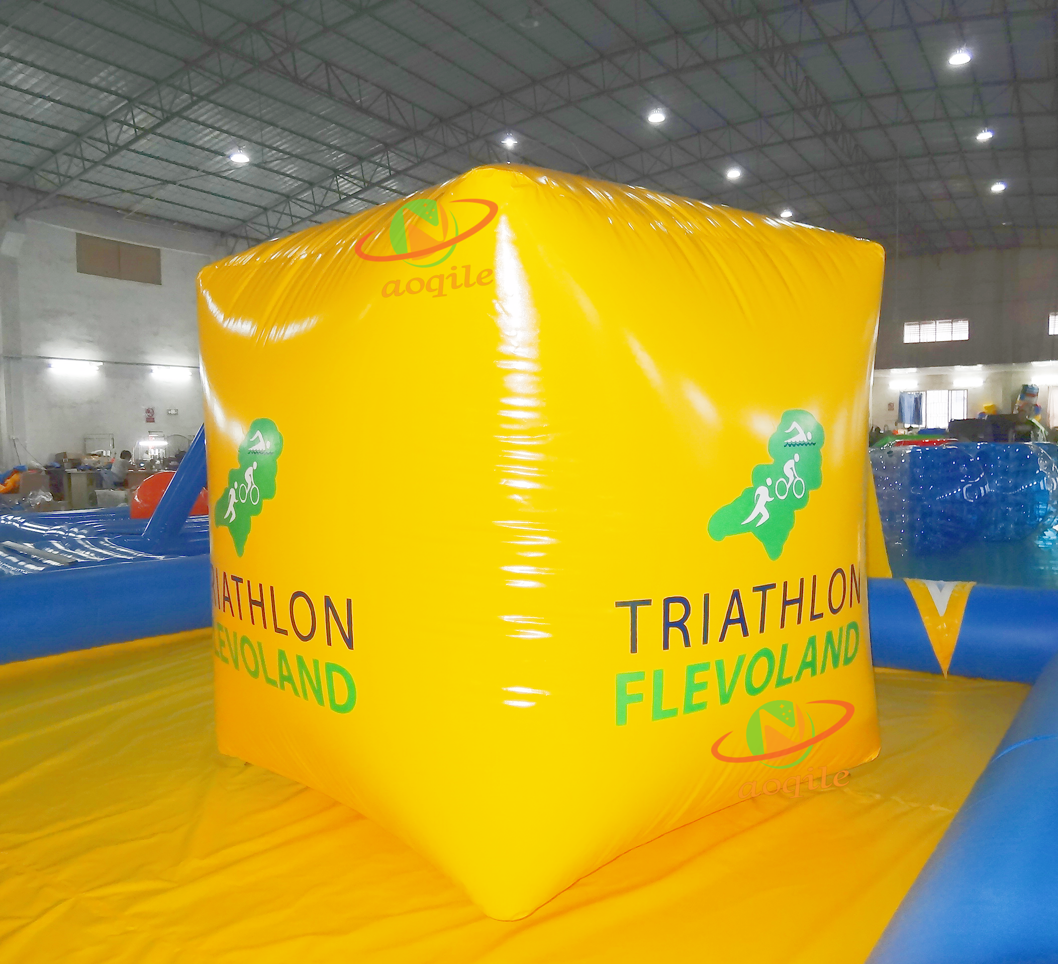 Boya flotante inflable de competición de agua grande, boya de marcado inflable para deportes acuáticos