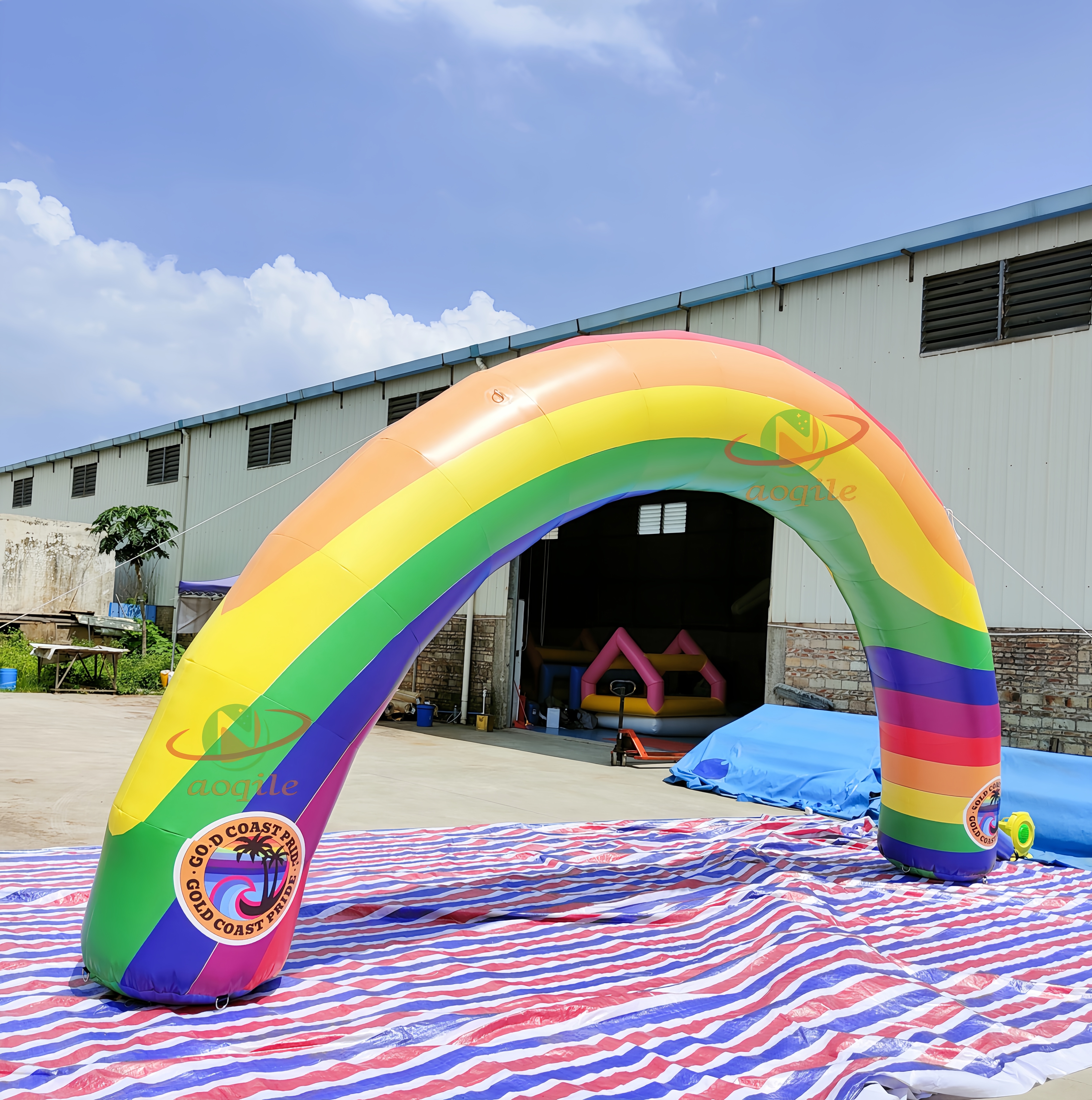 Puerta inflable gigante del arco del arco iris