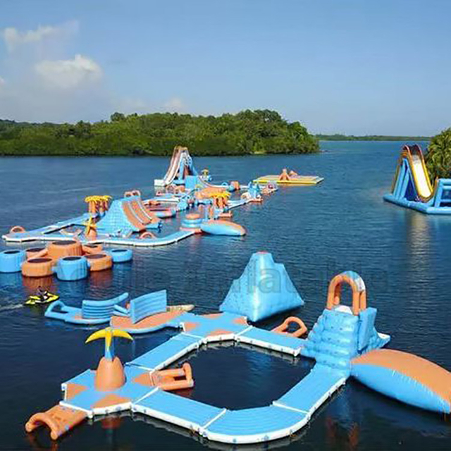 Parque inflable grande del entretenimiento del agua de la plataforma flotante del equipo de deportes del obstáculo del agua de encargo